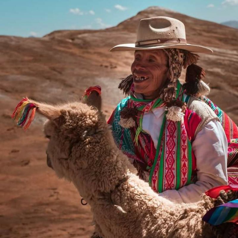 Cultura y tradiciones de Perú desde Panamá